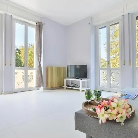 Bacone Liberty Olimpia Apartment Milan